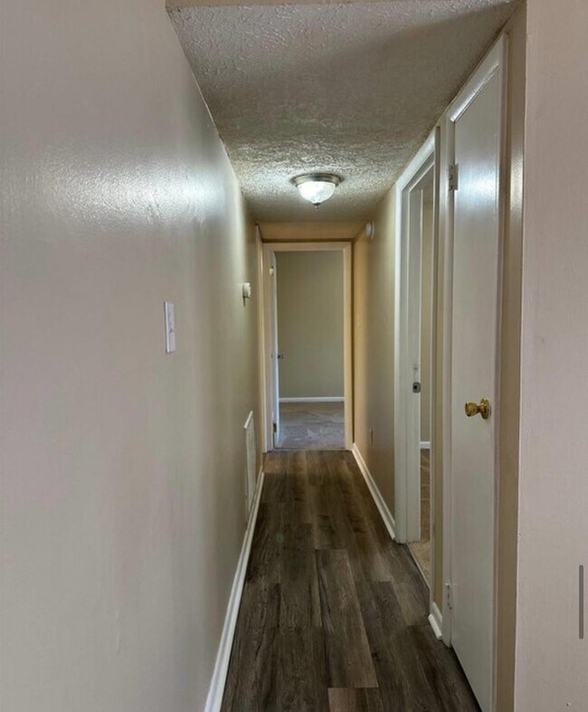 Building Photo - 615 Carter Ln