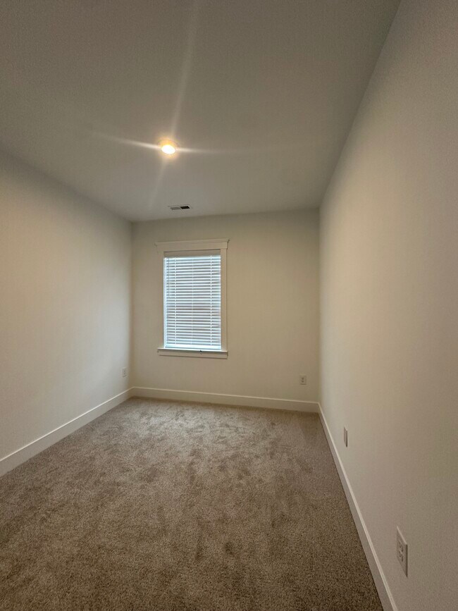 Building Photo - 2343 Whitewing Ln