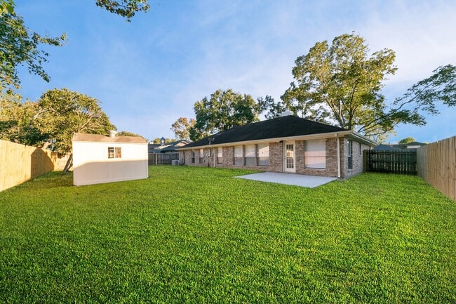 Building Photo - 802 Foxglove Dr