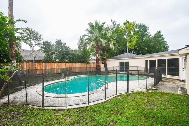 Building Photo - 10903 Shawnbrook Dr