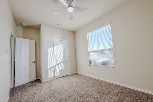 Building Photo - 7 Glass Ranch Rd