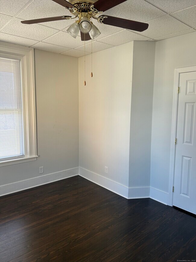 Building Photo - 304 Caroline St