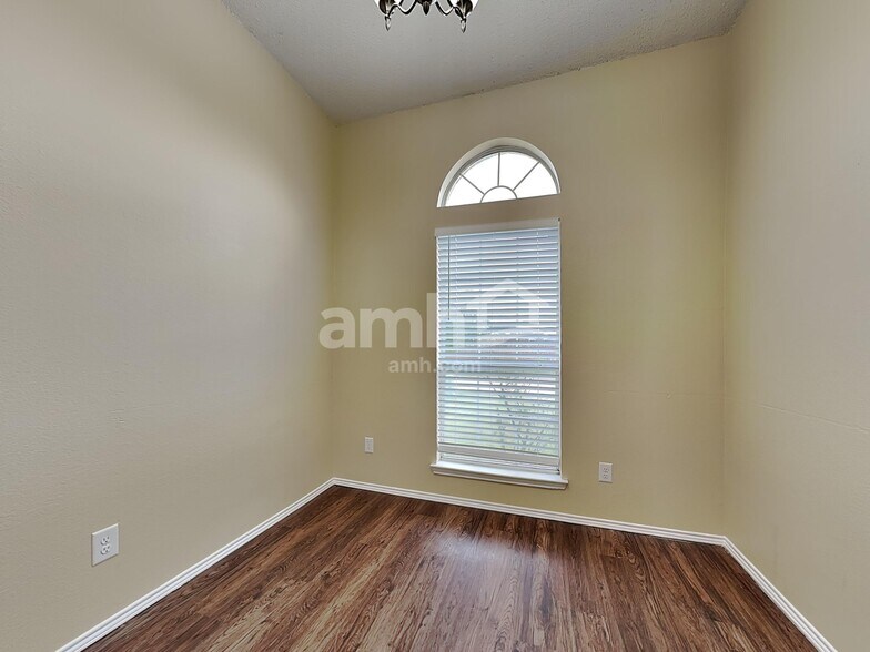 Building Photo - 223 Dartmouth Dr