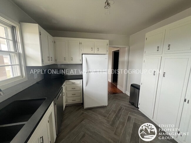 Building Photo - Spacious 2-Bedroom Country Home with Expan...