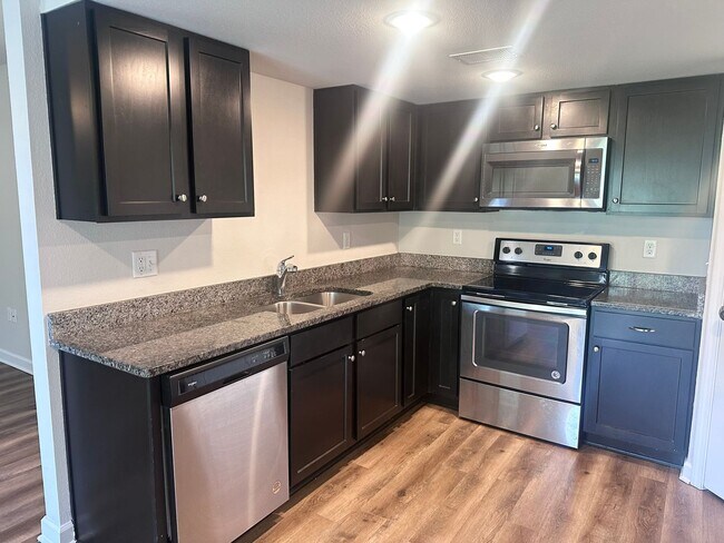 Building Photo - 3 Bed | 2.5 Bath | 2 Car Garage Townhome in Grain Valley w/ Special