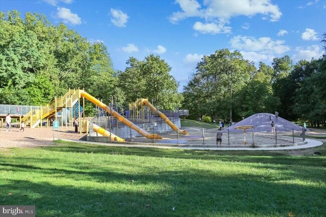 Building Photo - 901 Kenbrook Dr