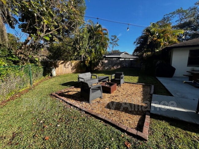 Building Photo - 4044 Tenita Dr