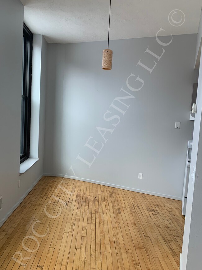 Building Photo - 214-216-216 Andrews St