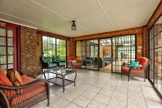 Building Photo - 1340 Bryant Cir