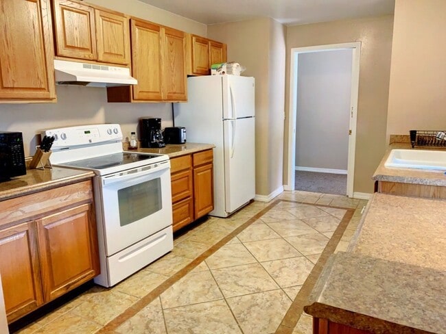 Building Photo - 3BR/2BA home.