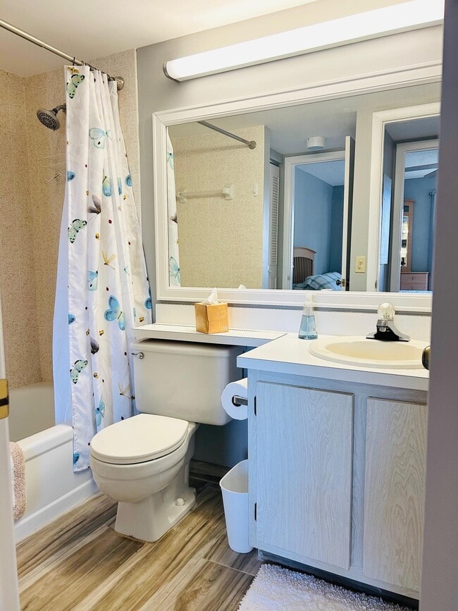 Building Photo - 408 Pine Glen Ln