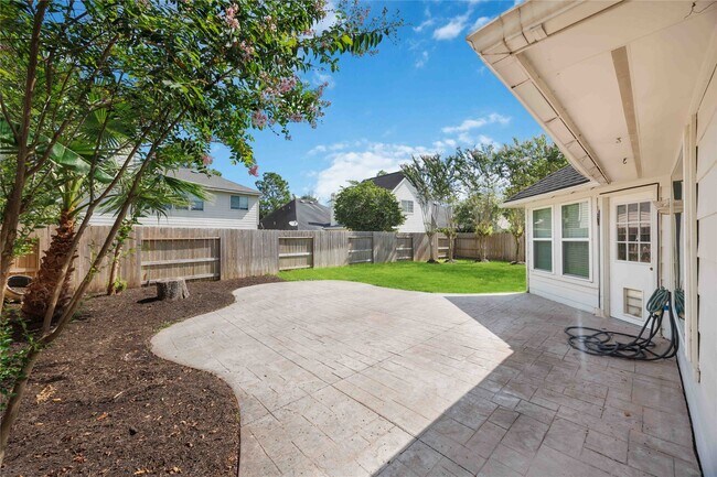 Building Photo - 3519 Crescent Dr