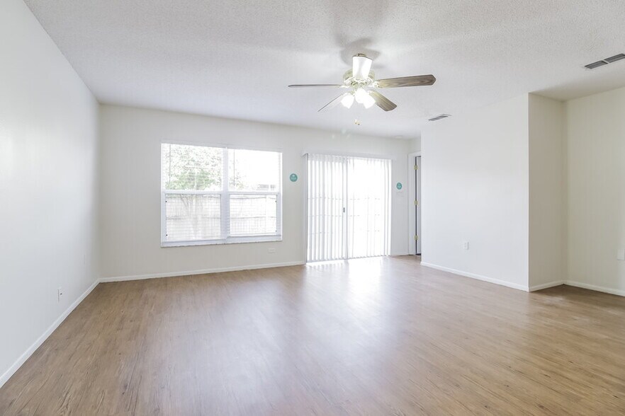 Building Photo - 3137 Holland Dr