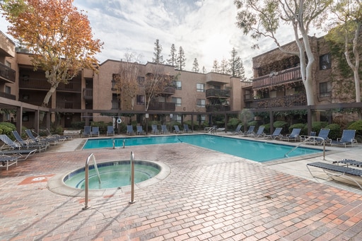 Building Photo - Amazing 1BD/1BA Condo in Prime Woodland Hi...