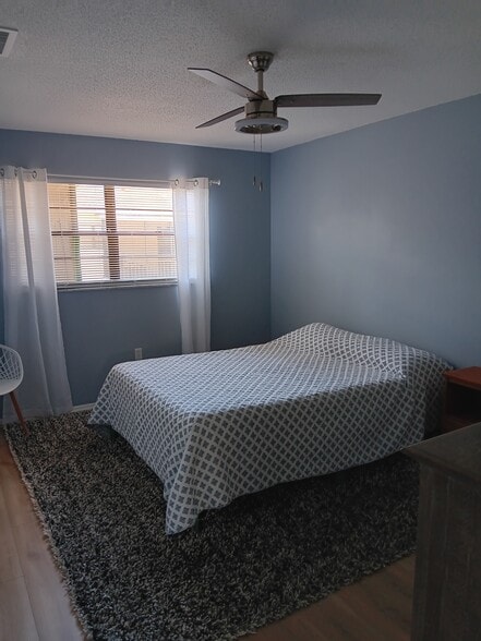 Building Photo - 5967 Terrace Park Dr N