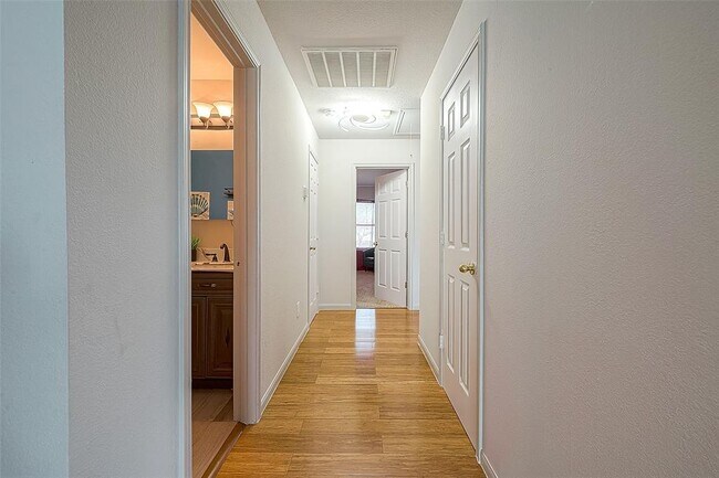 Building Photo - 3042 Crestbrook Bend Ln