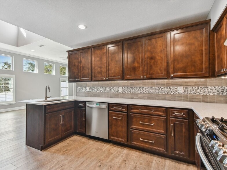 Building Photo - 21000 Isola Bella Cir