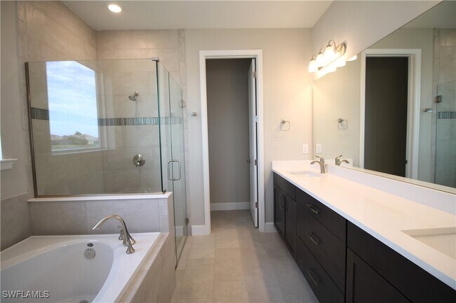 Building Photo - 2051 Grove Dr