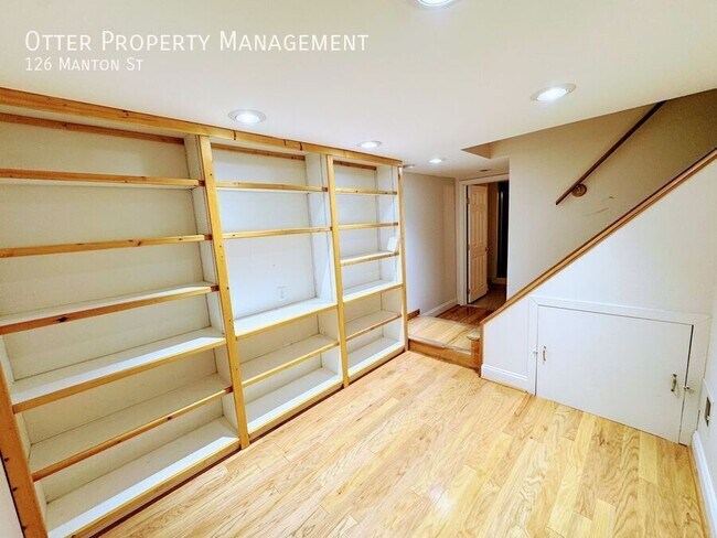 Building Photo - 126 Manton St