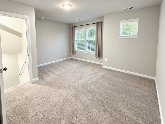 Building Photo - 152 Talladega Dr
