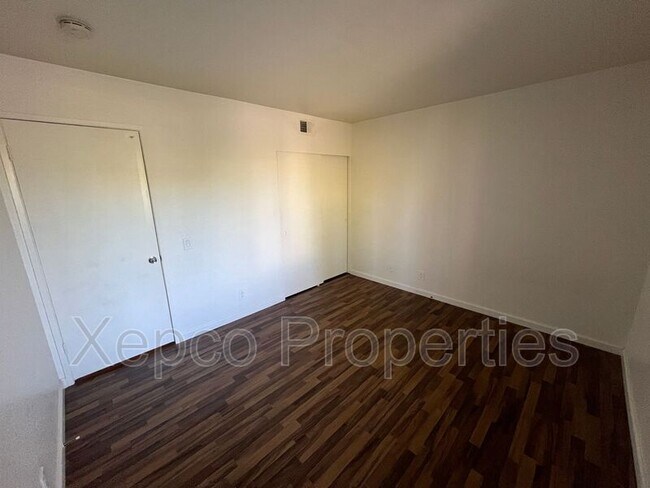 Building Photo - 5285 E Waverly Dr