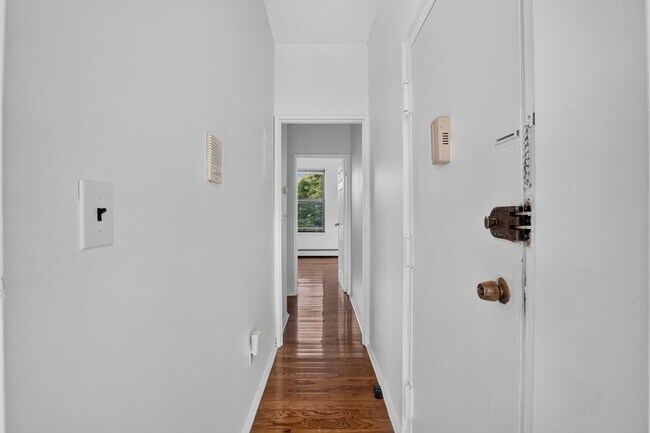 Building Photo - 540 Bramhall Ave