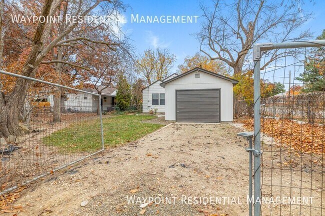 Building Photo - 1629 S Manitou Ave