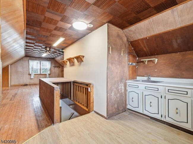 Building Photo - 95 Sycamore Ave