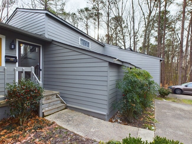 Building Photo - 1707 Foxfire Cir