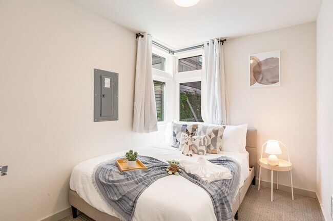 Building Photo - 2114 3rd Ave N