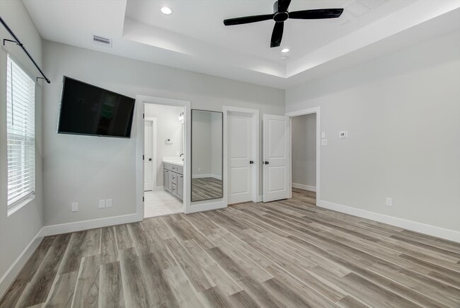 Building Photo - 1329 Buescher Dr