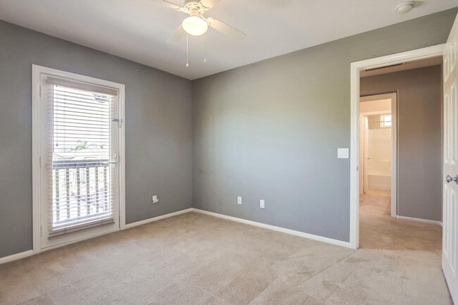 Building Photo - Beautiful 5 bedroom home in highly desired Carlsbad neighborhood