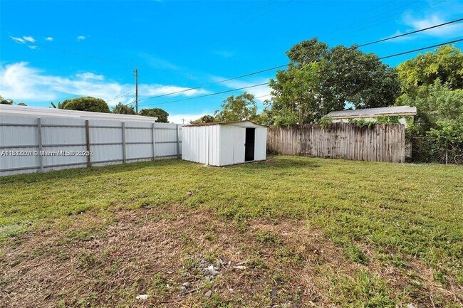 Building Photo - 3900 SW 47th Ave