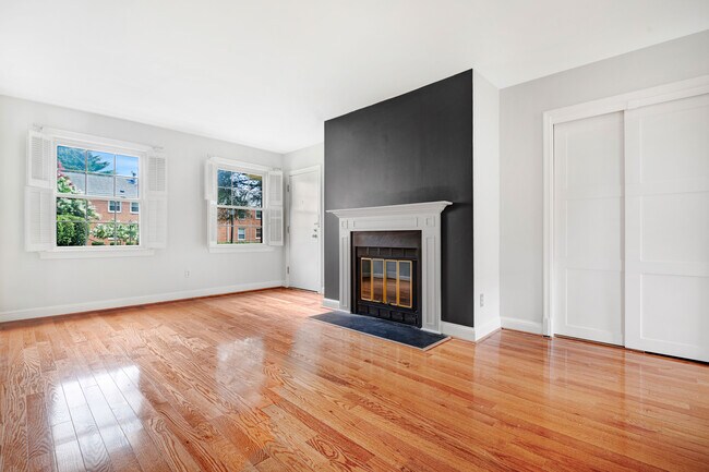 Primary Photo - 2711 Arlington Blvd