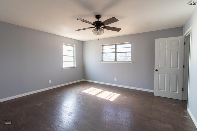 Building Photo - 4653 Balboa Dr