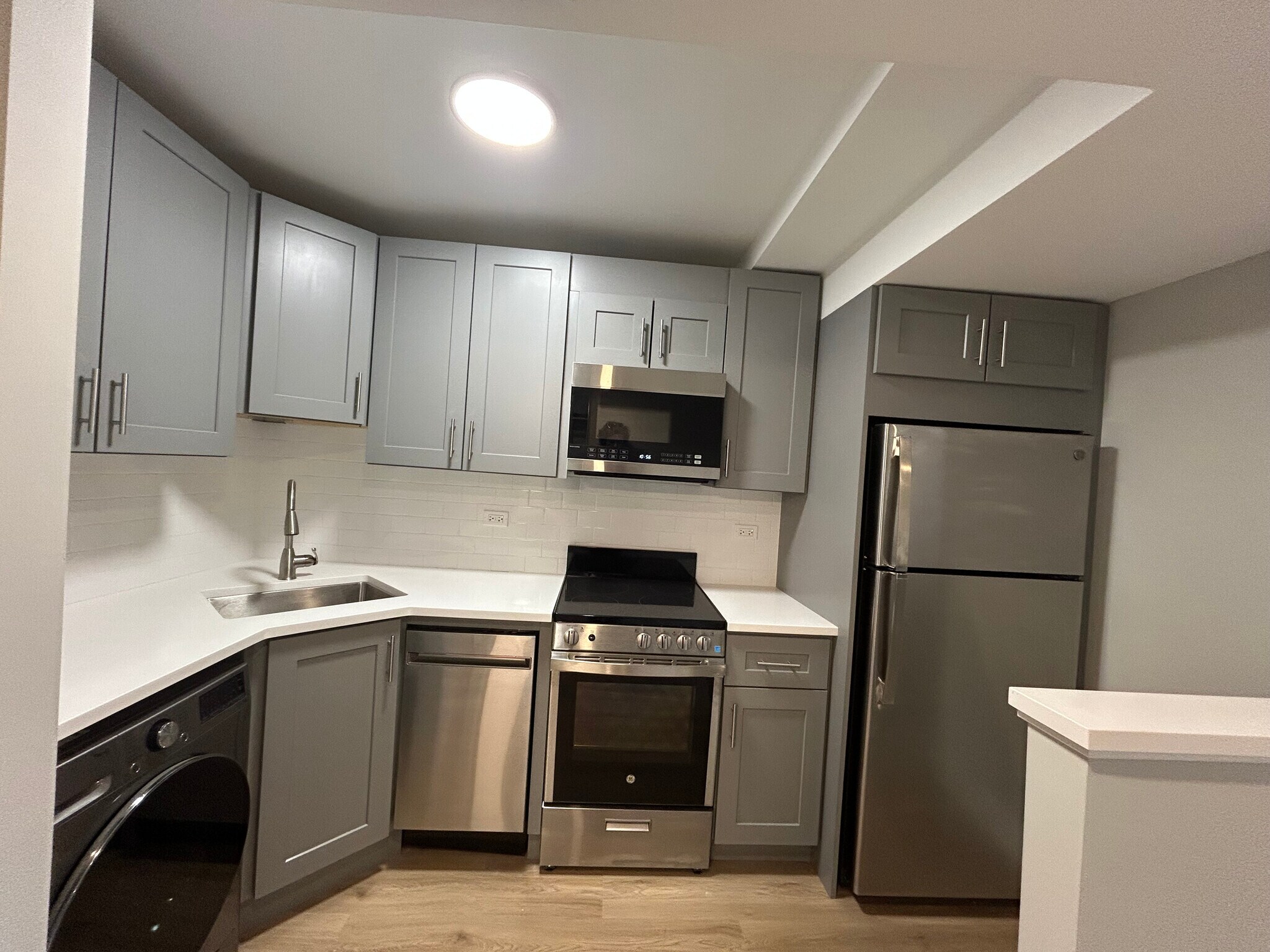 Building Photo - 1254 N La Salle Dr