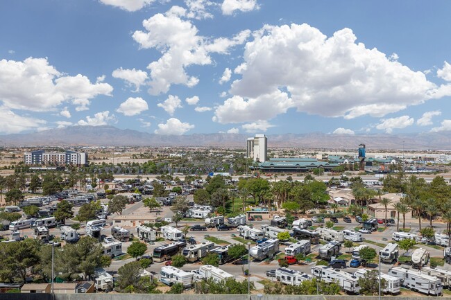 Building Photo - Luxury South Strip High Rise Unit