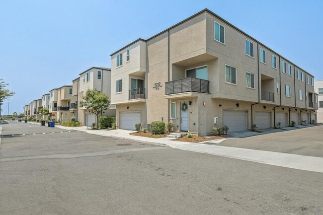 Building Photo - 5212 Beachfront Cove