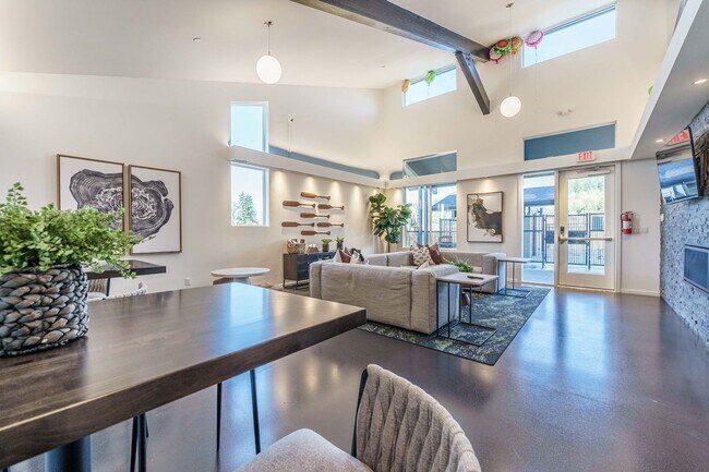 Building Photo - 8989 N Kale Cir