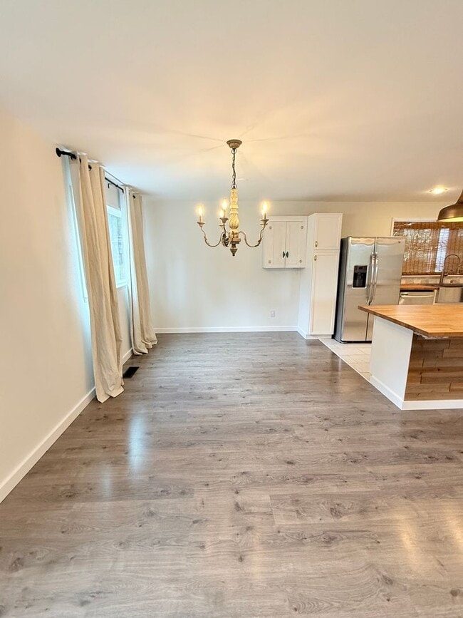 Building Photo - **** Application pending ****