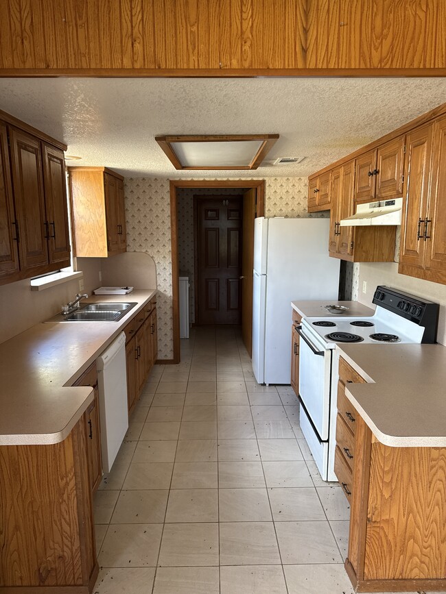 Building Photo - 110 N Crockett St