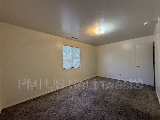 Building Photo - 9560 E Lakeshore Dr