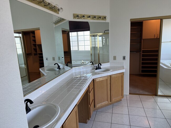 Building Photo - 7621 Belmondo Ln