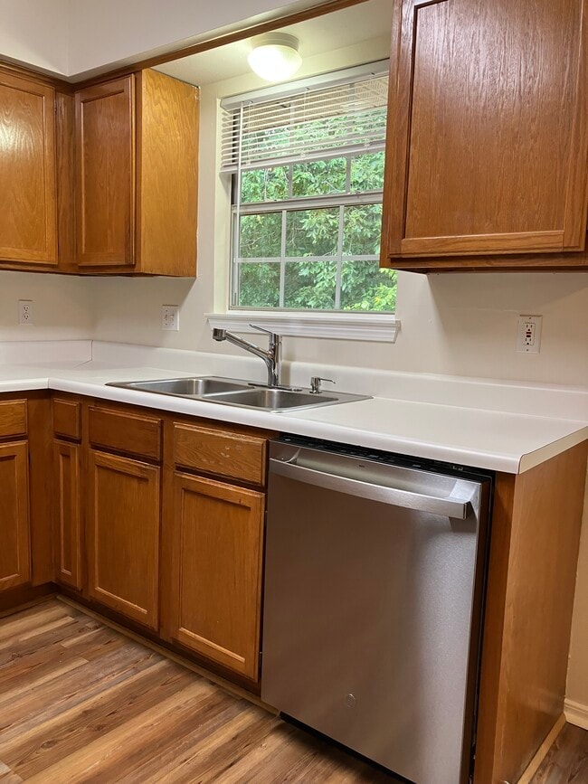 Building Photo - 8629 Golf Creek Dr