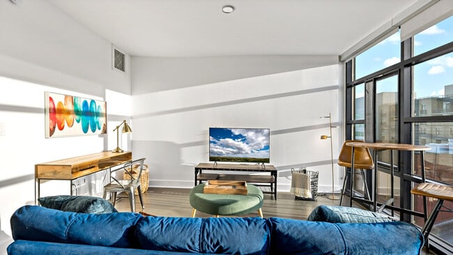 Building Photo - 1915 7th St NW