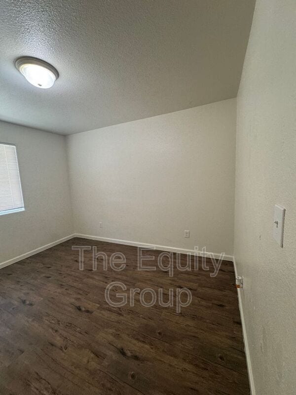 Building Photo - 2116 W Lark Ave