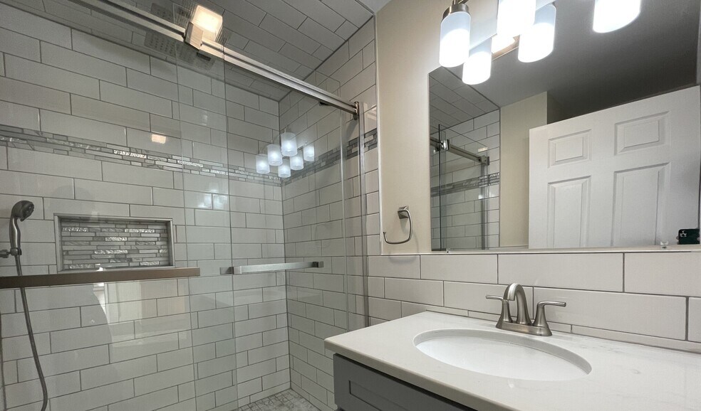 Building Photo - 34 Calumet St