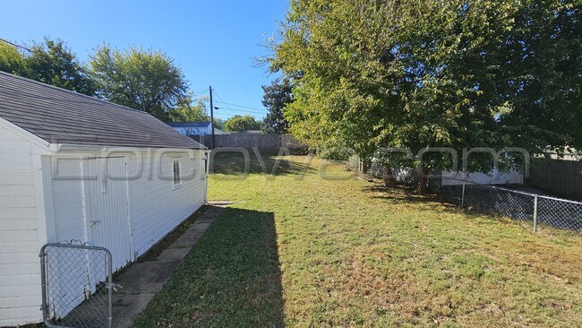 Building Photo - 1105 33rd St SE