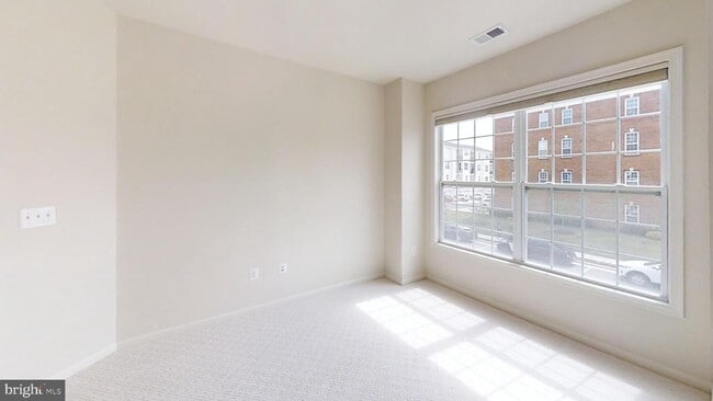 Building Photo - 43138 Thoroughfare Gap Terrace
