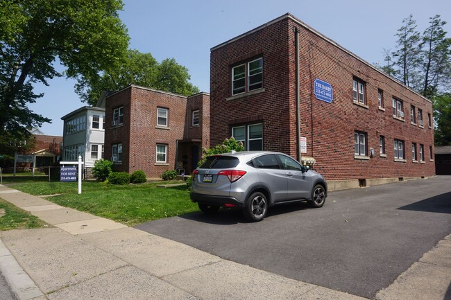 Building Photo - The Darby Apartments